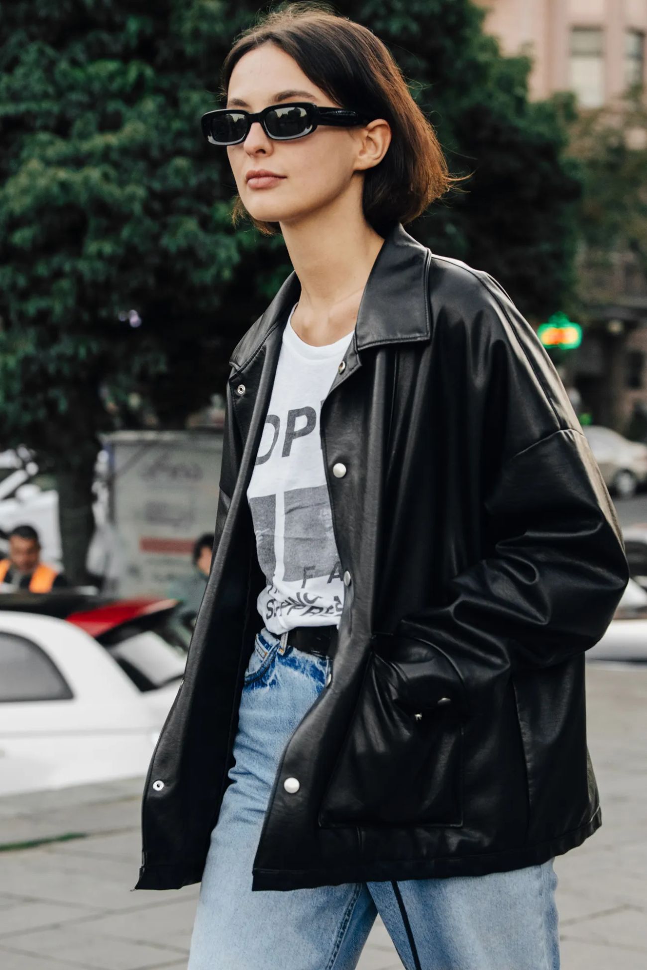 Casual Mid-Season Outfits: 90s Inspired Black Leather Jacket, Blue Jeans, White Printed T-Shirt Outfit
